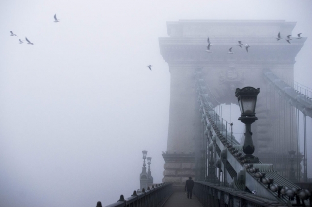 A Lánchíd ködben.
Forrás: MTI
Szerző: Balogh Zoltán