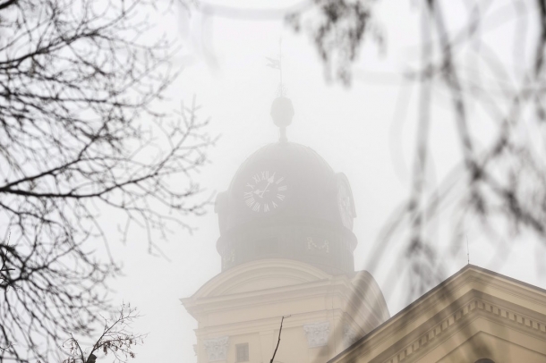  debreceni református nagytemplom egyik tornya a sűrű ködben.
Forrás: MTI
Szerző: Czeglédi Zsolt